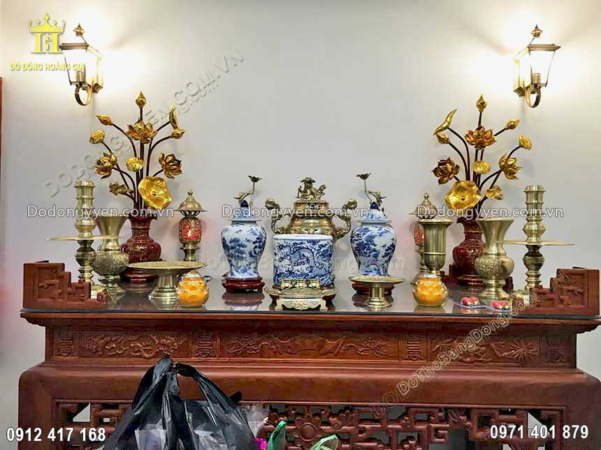 Đỉnh đồng gi&uacute;p mang đến kh&ocirc;ng gian thờ c&uacute;ng sự trang trọng